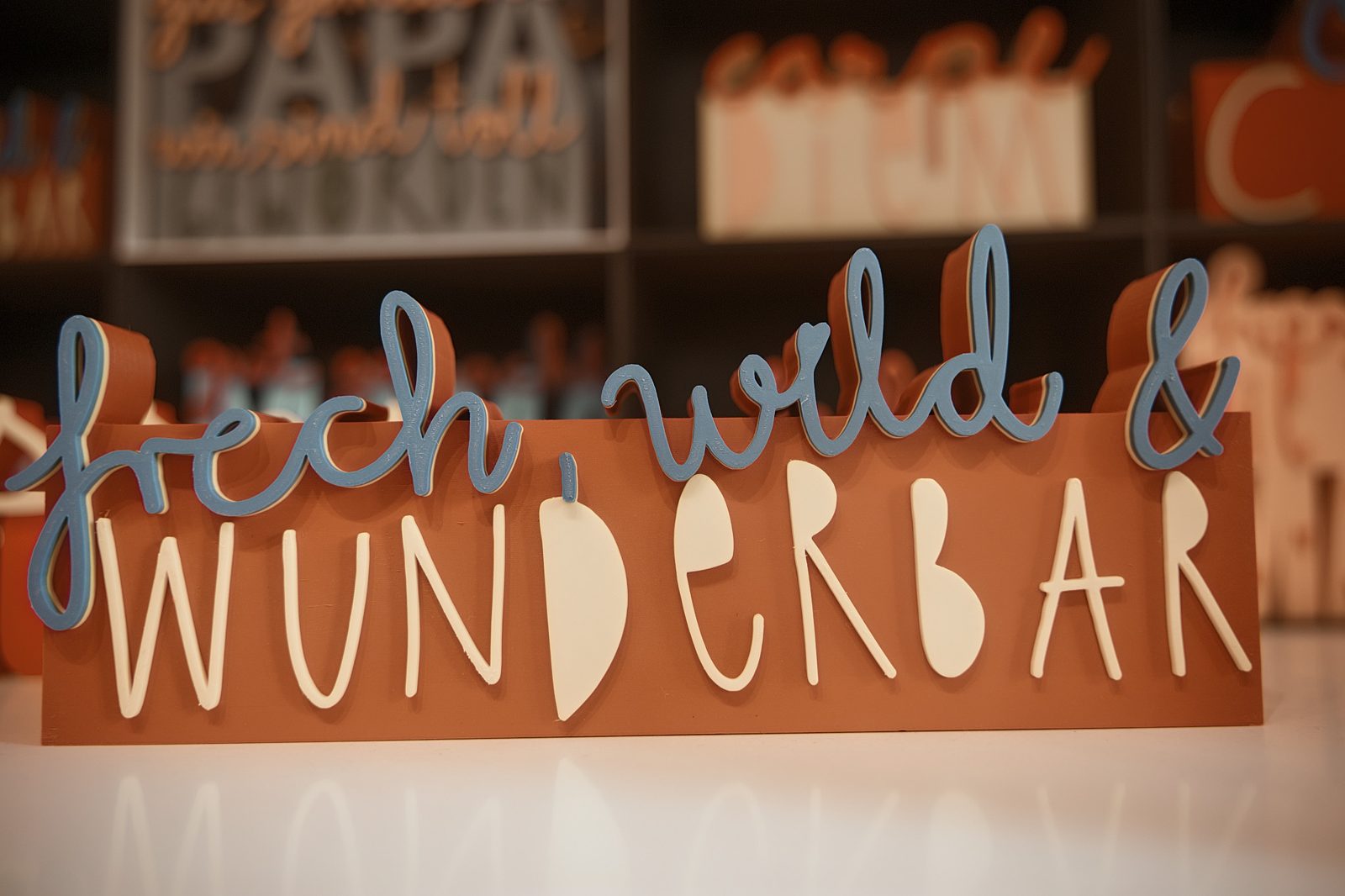 Holzschild frech, wild und wunderbar in der Werkstadt Vechta