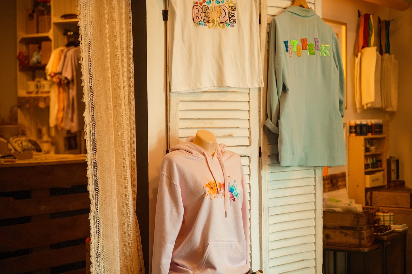 Handveredelte Hoodies und Kleidung in der Werkstadt Vechta